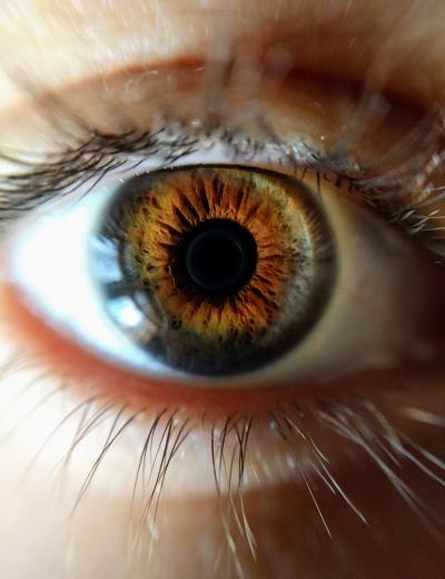 eye-coloured